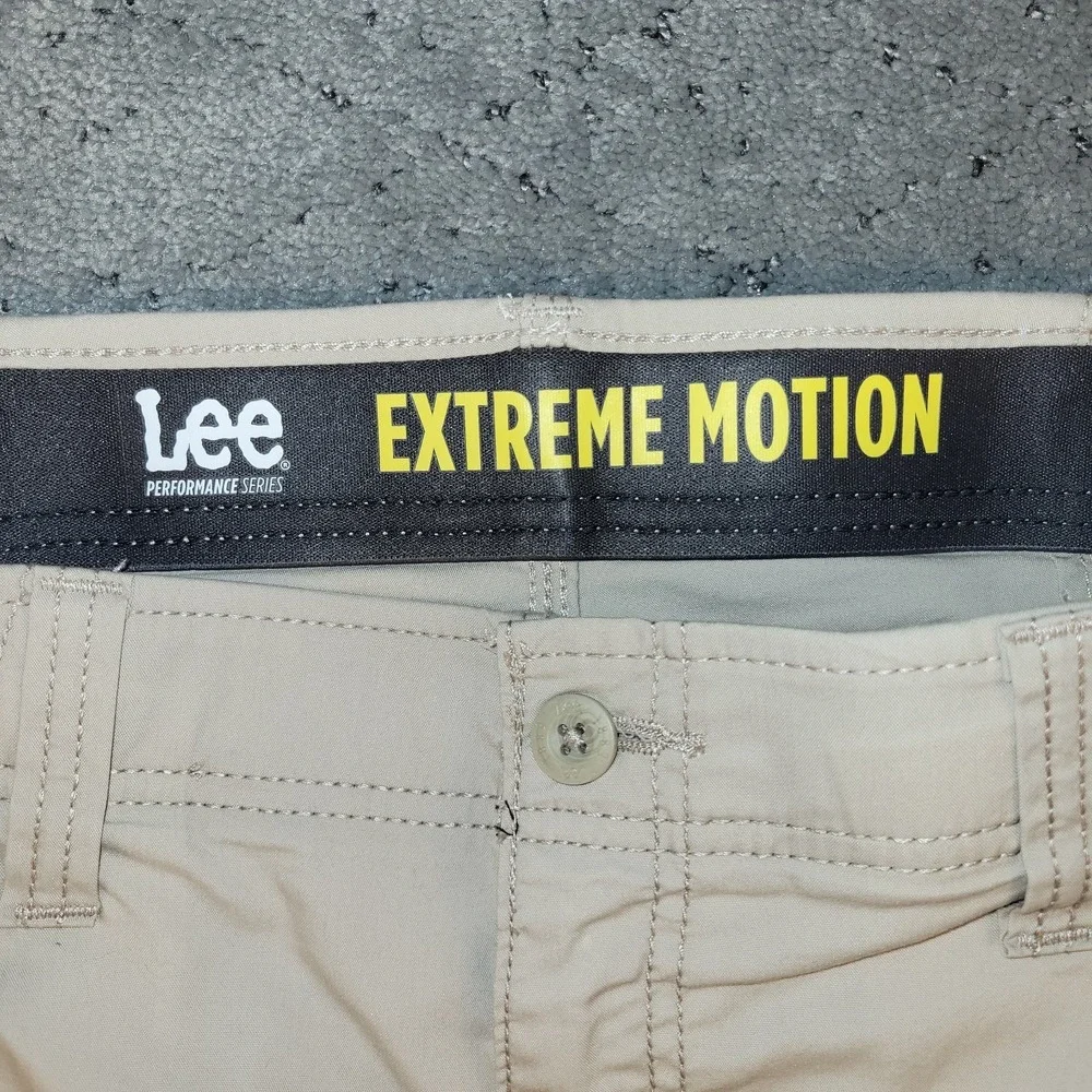 Lee Extreme Motion Cargo Shorts Mens 32 Khaki Stretch Comfort Hiking Casual 10